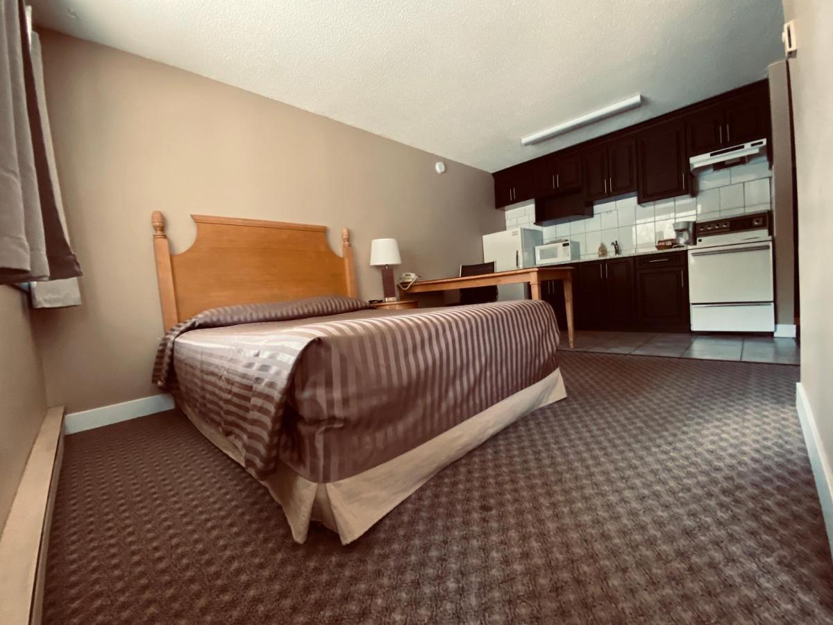 Twin Creeks Motel Lumby Bagian luar foto